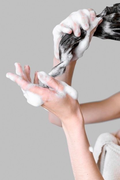 شامبو طبيعي يهدئ الحكة ويرطب الفروة الحساسة بلطف باستخدام الصبار والزيوت الطبيعية.