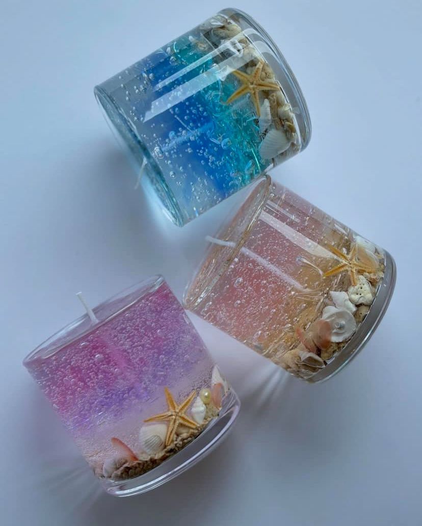 سطح فواحات شمع نخيل مع حفر صغيرة نتيجة فقاعات أثناء التبريد