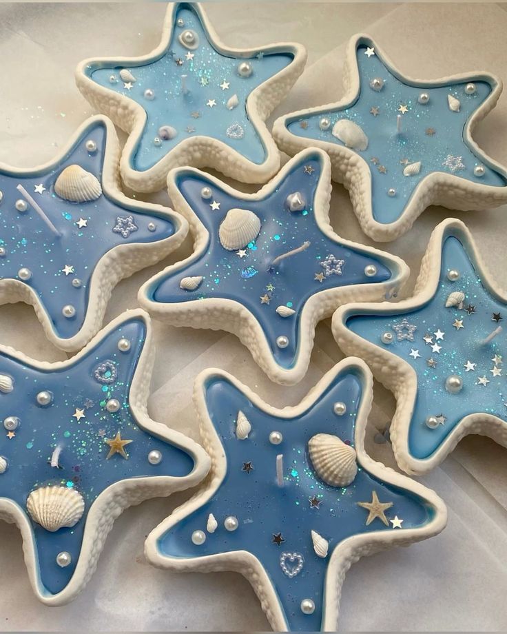 "شمعة صديقة للبيئة مصنوعة من شمع الصويا مع فتيل طبيعي وعطر نباتي."