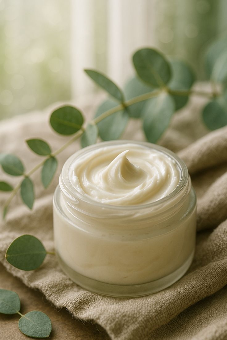 اختيار الحافظة الصحيحة يحمي مستحضرات التجميل المائية من البكتيريا والفطريات.