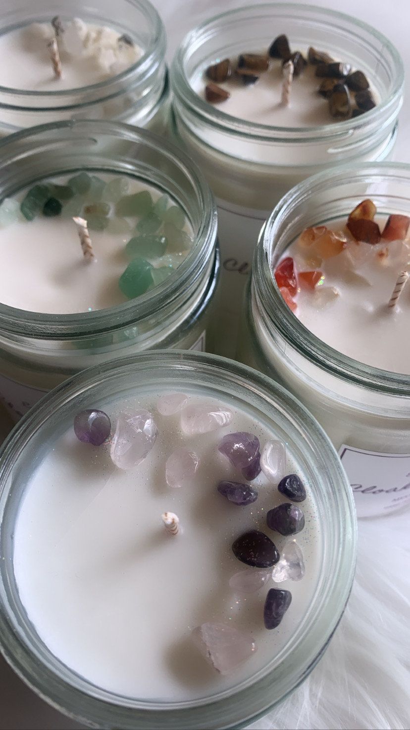 "شمعة كريستالين شفافة مع لمسة عطرية رائعة"