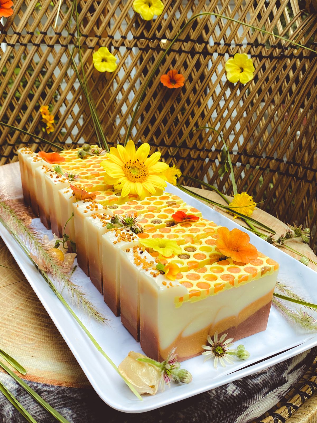 طريقة حساب أوزان الزيوت والماء والصودا لصنع صابون طبيعي بالمنزل.