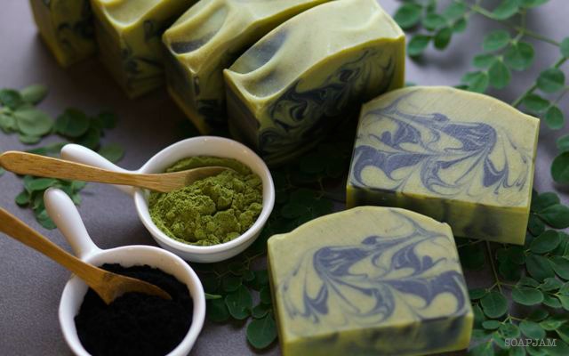 صابون مورينجا طبيعي مصنوع يدويًا
