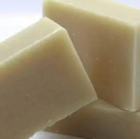 "صابون متماسك وجميل بدون تشققات بعد التجميد."