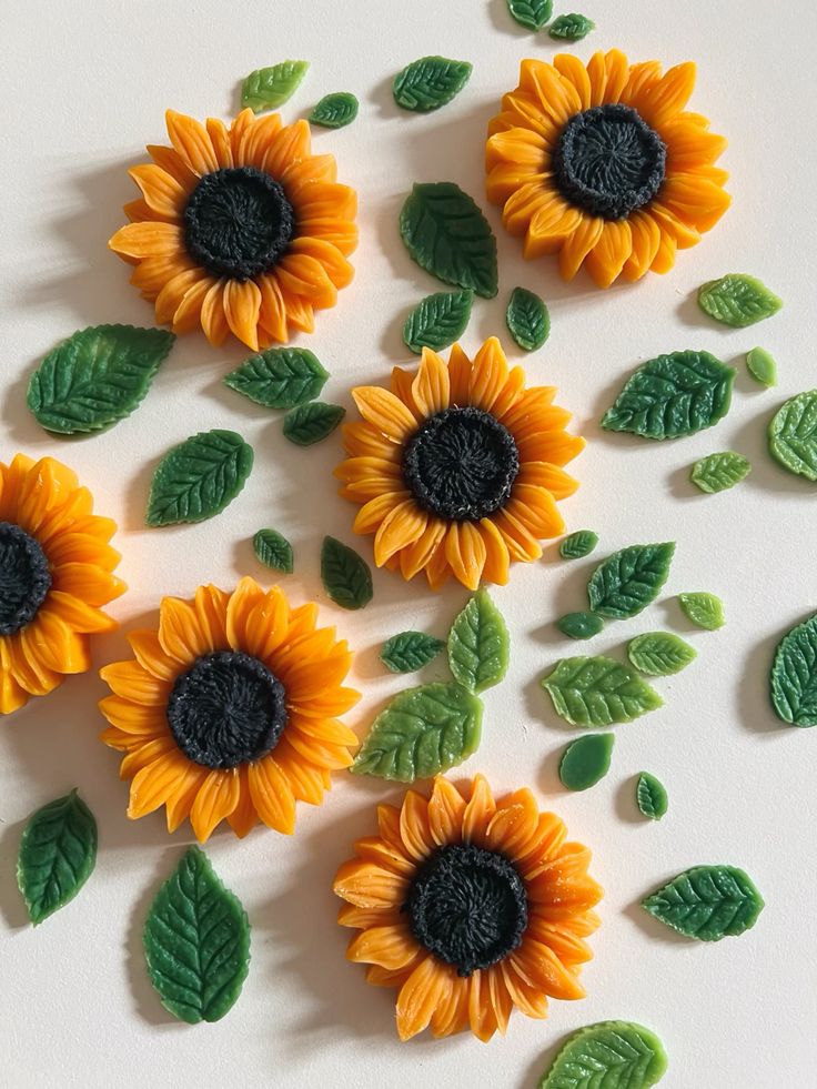 شمعة عباد الشمس مكسورة بسبب خلل بنسبة شمع النخيل.