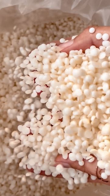 تعرف على دور المصلب في الشموع ونسب إضافته لكل نوع شمع لزيادة الصلابة والجودة.