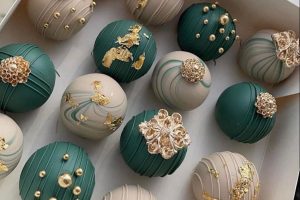 تعرف على التلوين المخملي والتلوين المعدني للحلويات والشوكولاتة مع طرق التطبيق الصحيحة والنصائح العملية.