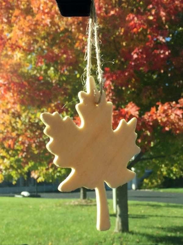 تعلمي طريقة عمل معطر سيارة من الصابون بخطوات بسيطة ومكونات متوفرة في المنزل، لتحصلي على رائحة منعشة تدوم داخل سيارتك بشكل طبيعي وآمن وبتكلفة قليلة.