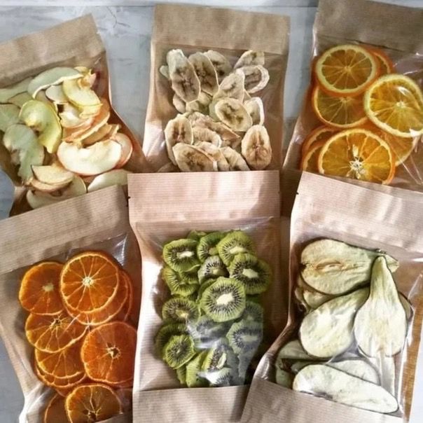 في هذا الدليل البسيط نشرح طريقة تجهيز وتجفيف الحمضيات مثل النارنج والكباد قبل تغطيسها بالشوكولا. ستتعرفين على أفضل طرق التجفيف التي تحافظ على الشكل والطعم وتضمن ثبات الشوكولا ولمعانها، للحصول على حلويات فاخرة بجودة عالية.