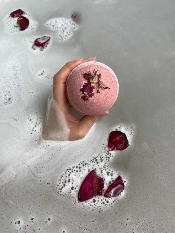 تأثير نوع الزيت على صلابة كرات الاستحمام الفوارة وكيفية اختيار الزيت المناسب.